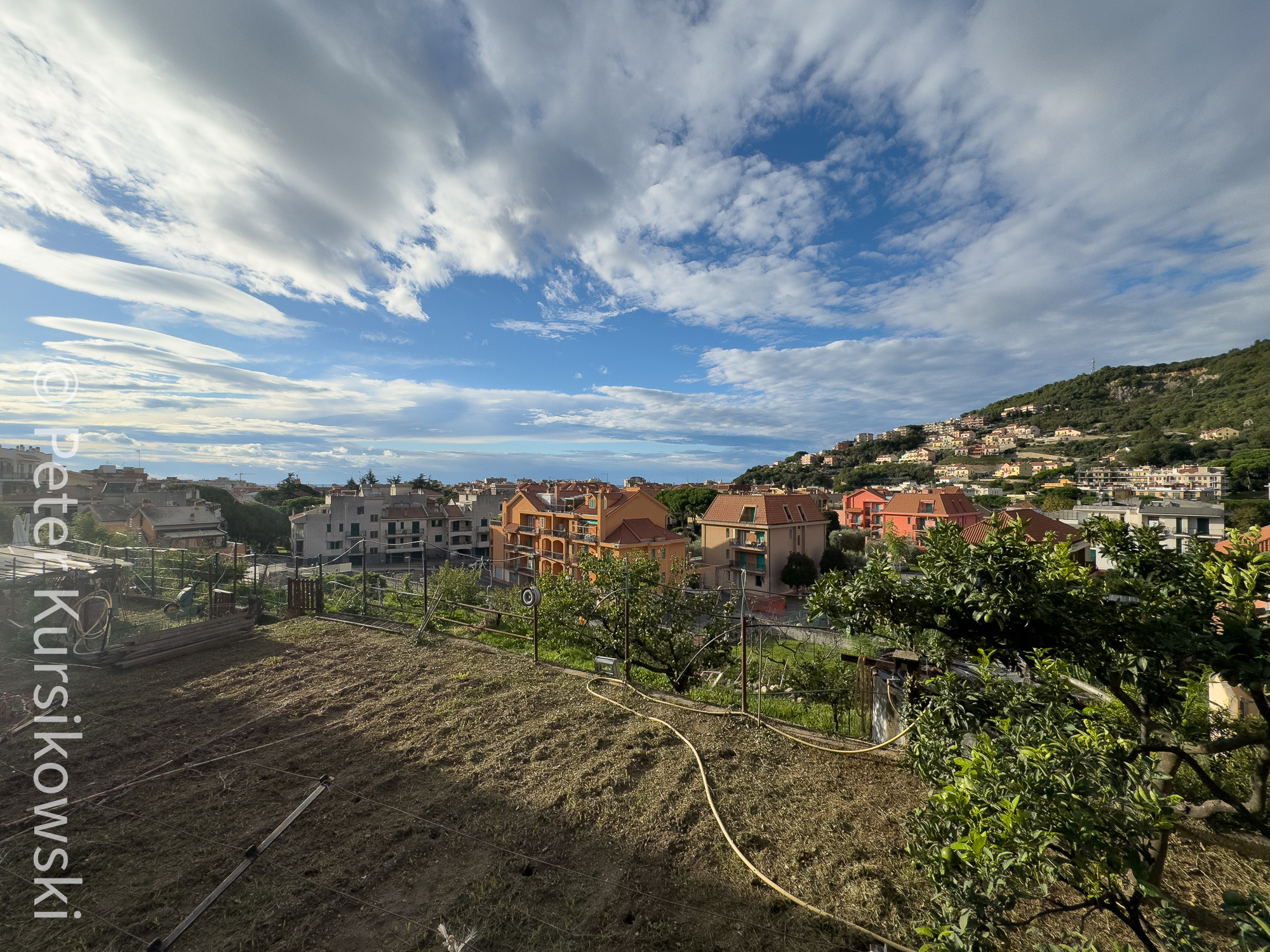 Morgenrunde mit dem Hund, Blick über Pietra Ligure